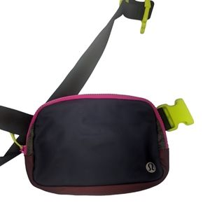 Lululemon belt bag athletica euc